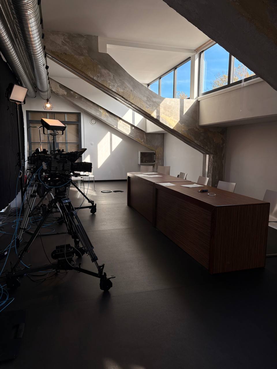 Detail view of the Studio Room at AVUS Tribüne