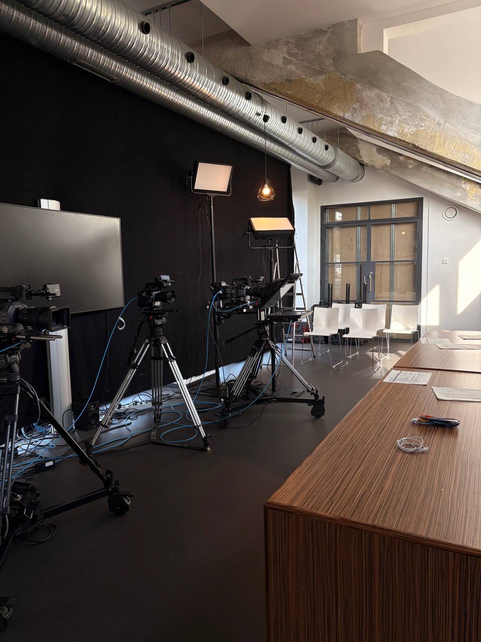 Additional detail view of the studio space inside AVUS Tribüne