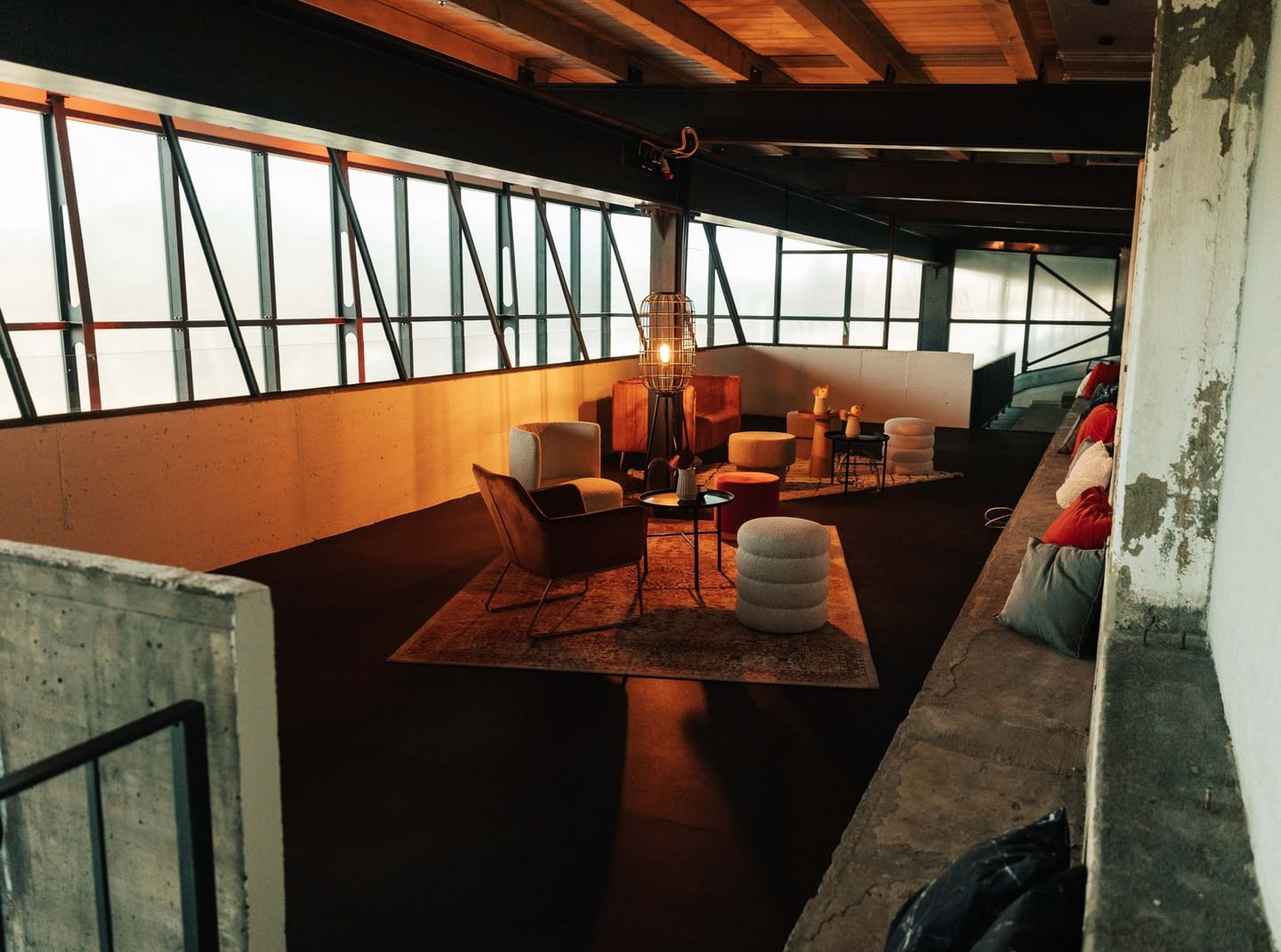 Gallery - AVUS Tribüne main room